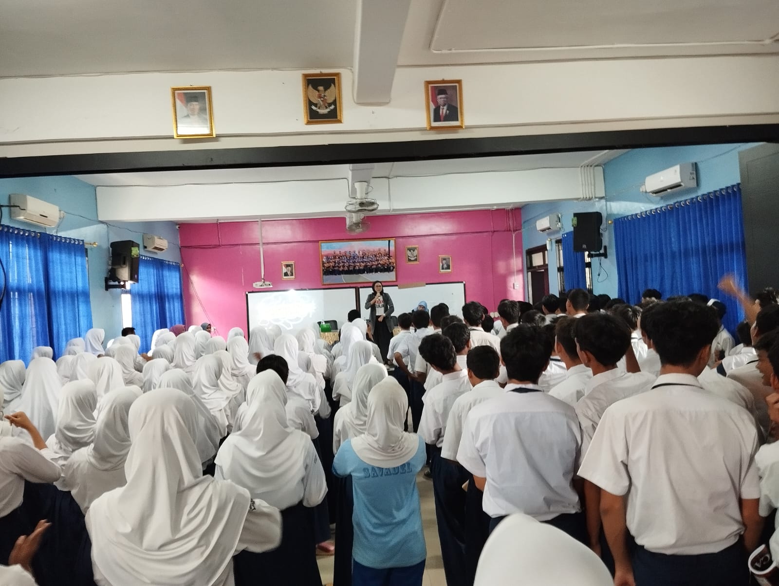 Roadshow Workshop Membaca Di SMP Negeri 148 Jakarta